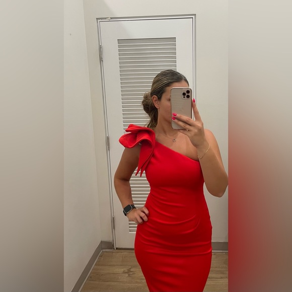 Beautiful and Sexy Red dress✨ - Picture 4 of 5
